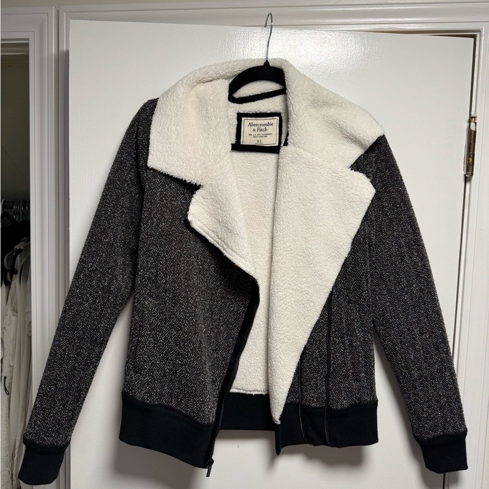 Abercrombie & Fitch Black and Cream Teddy Jacket